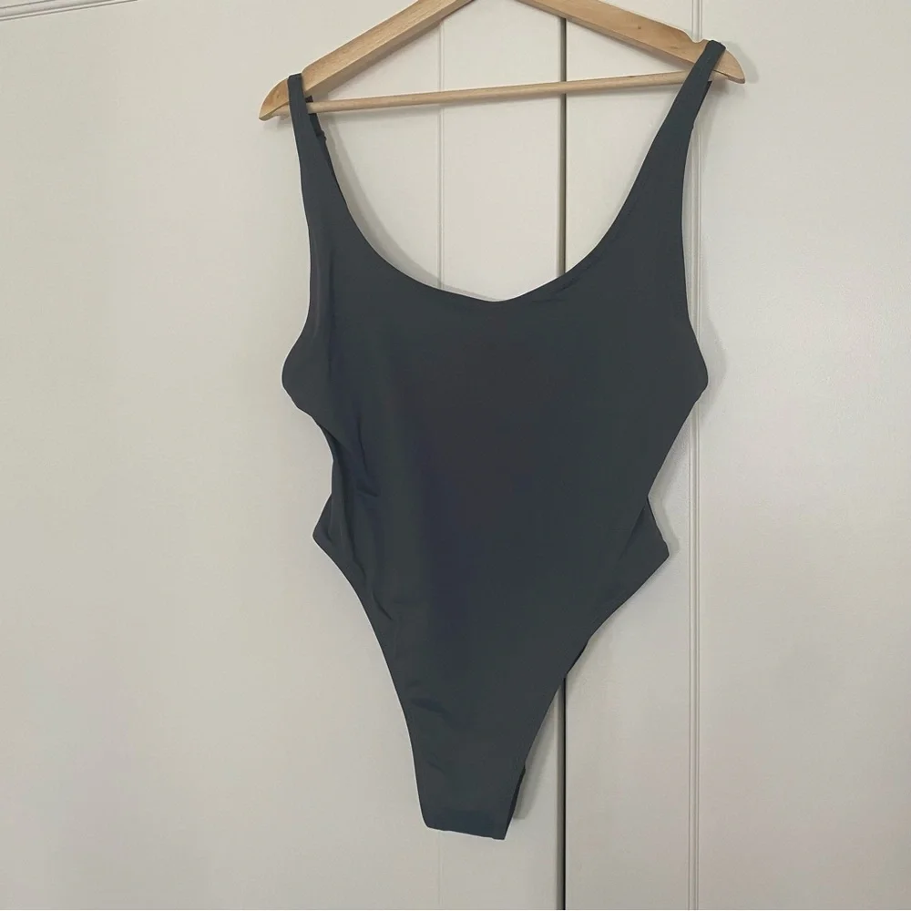 Skims‎ signature swim SCOOP NECK ONE PIECE NWT